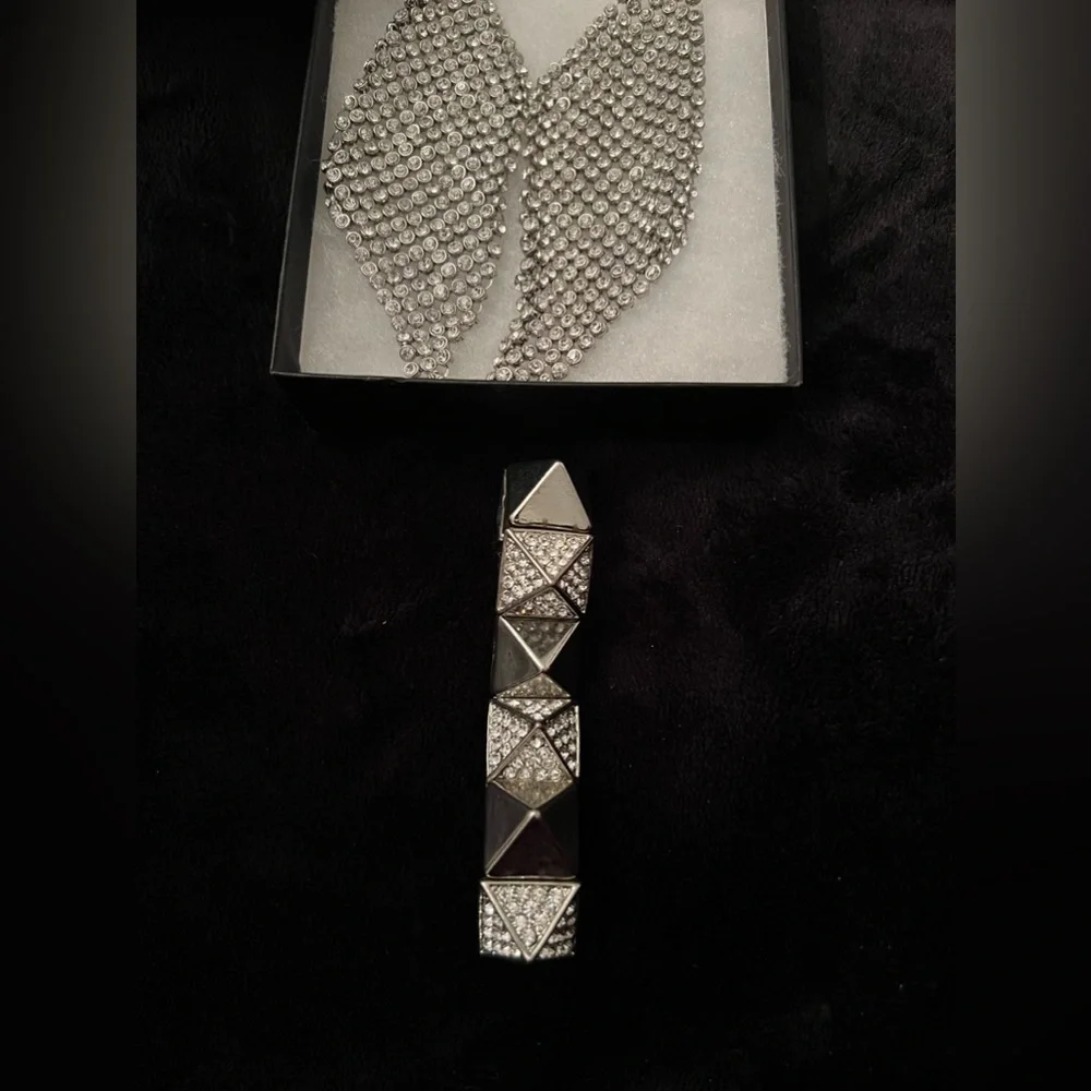 BEBE Swarovski Silver Rhinestone Chainmail Long Drop Earrings w Bracelet Set - Picture 4 of 13